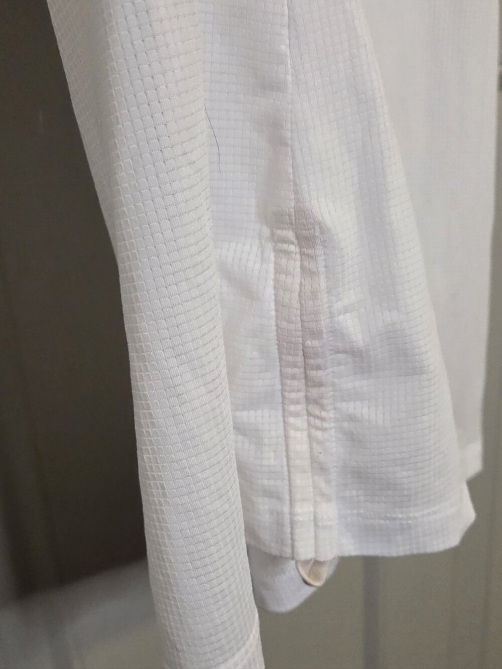 Fabletics - White Racerback Tank Top With Adjustable Sides - Picture 2 of 6